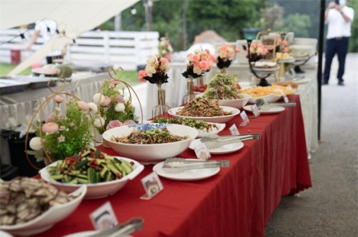 国贸团餐：畅享美食与欢乐的集体用餐时光